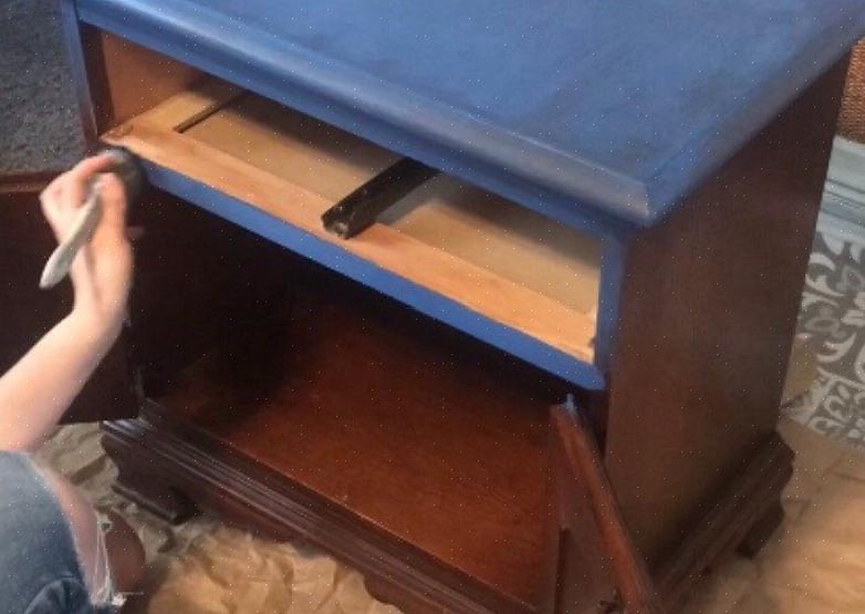 Kos deg med det nye endebordet med krittmaling