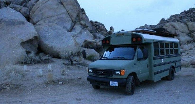 Mange mennesker har forvandlet sin lille husvandring til virkelighet ved å forvandle en brukt skolebuss