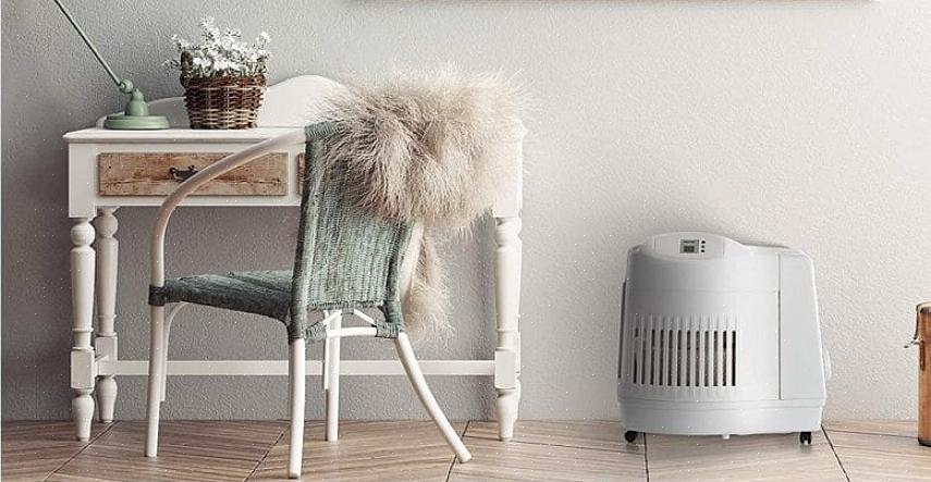 Faller ned i vannbeholderen