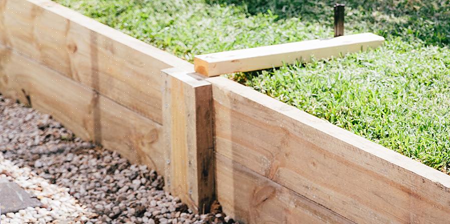 I stedet graves stolpehull på samme måte som du ville gravd hull for gjerdestolper