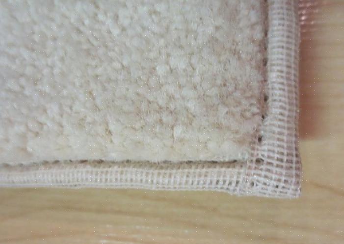 Mens mange liker utseendet på et områdeteppe med frynser