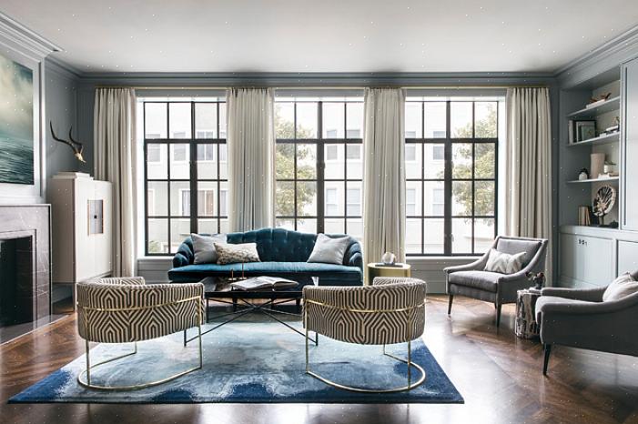 Et teppe på 6 meter med 9 meter passer til sengen