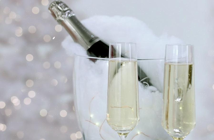 Kork og håndkle fra flasken