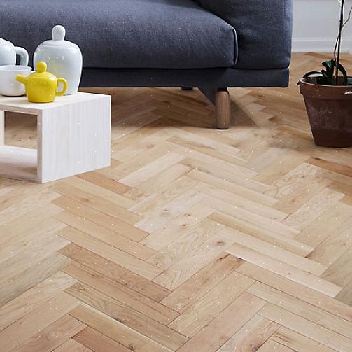 Buff området med en tørr klut for å absorbere gjenværende olje