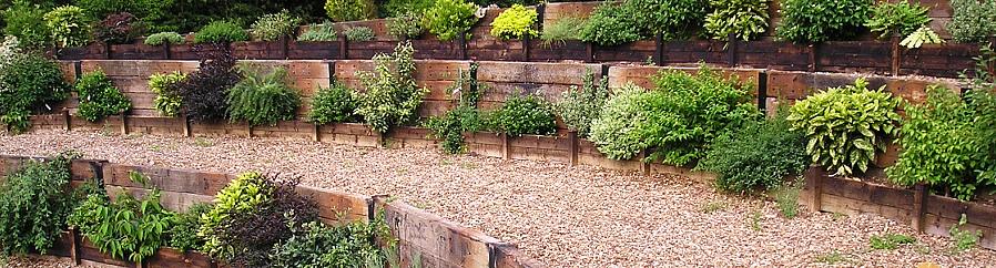 Det er betongblokker laget spesielt for å bygge støttemurer