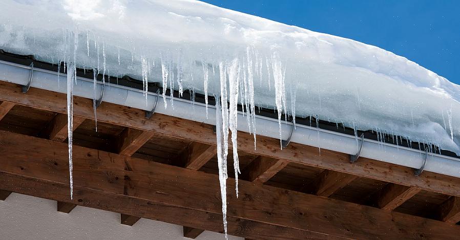 Her er de grunnleggende trinnene for å installere ny varmekabel langs takskjegg