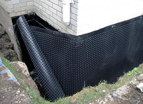 På det tidspunktet kan hele deler av kjellerveggen din sprekke