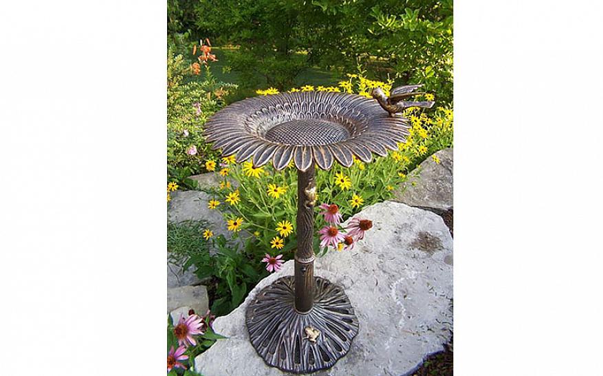 Det er allment kjent folkehistorie i bakgården at noen få øre kastet i et fuglebad vil bidra til å holde