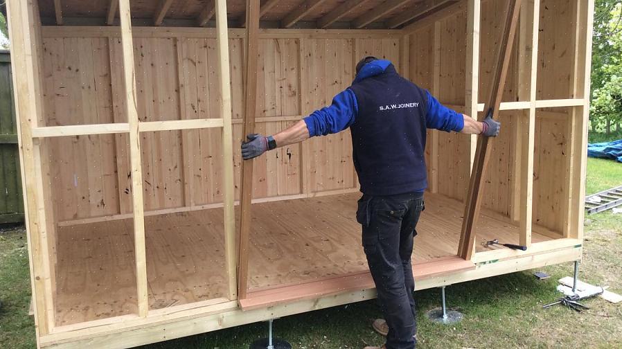 Spik på gulvrammen med 8,90 cm negler