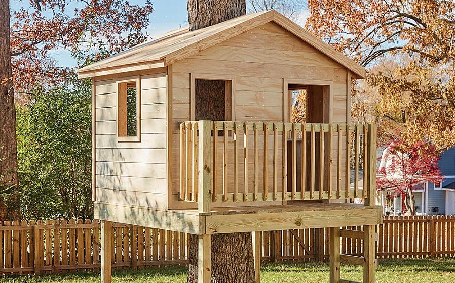 Målebånd måler du tolv posisjoner på innsiden av gulvrammen for bjelkelagene