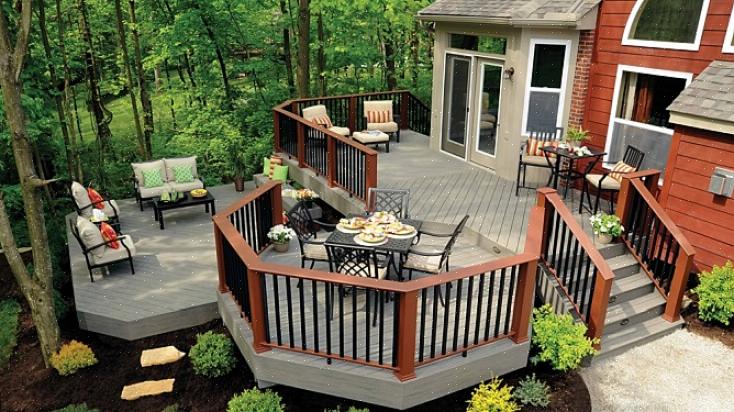 Anbefalte knotty redwood hagekvaliteter som skal brukes i dette prosjektet er Construction Common eller Deck