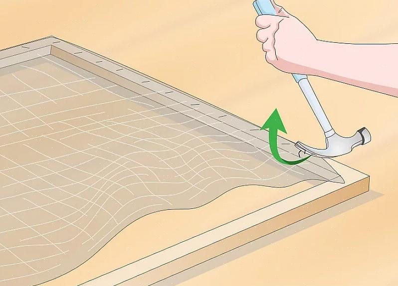 Det neste trinnet innebærer å kutte skjermmaterialet