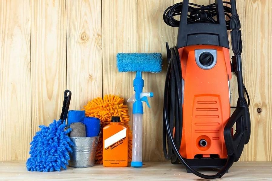 Kan en høytrykksvasker raskt rengjøre keramiske fliser i et badekar med dusjkabinett