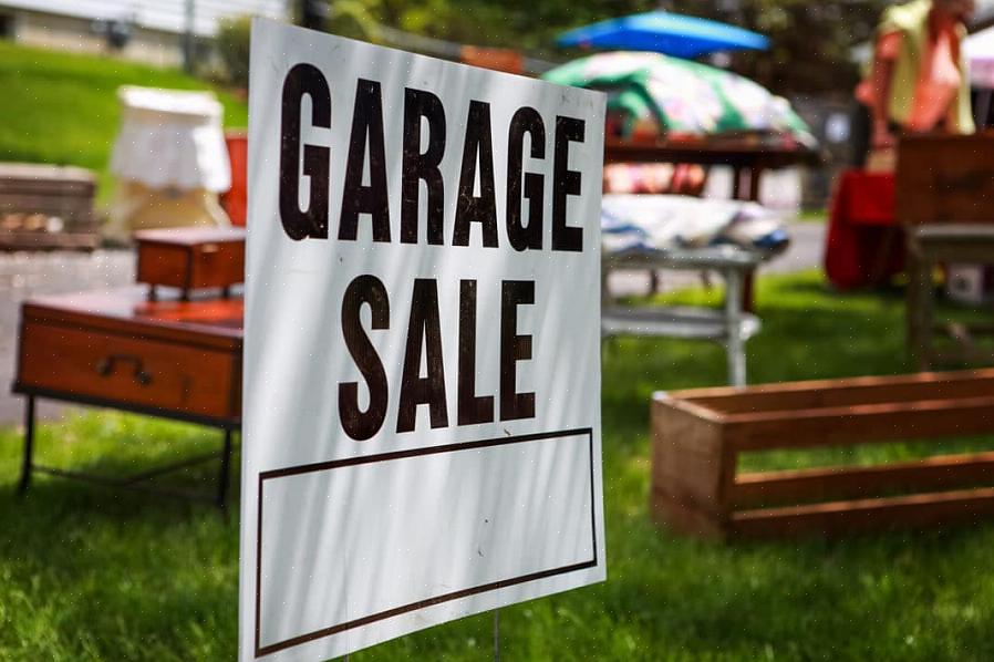 Mange sosiale medier har også grupper som fungerer som online garasjesalg for ditt spesifikke område