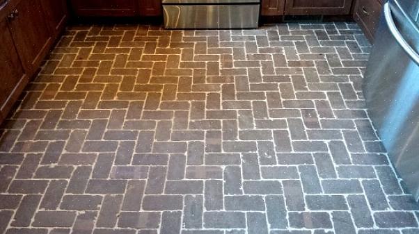 Murstein velges ofte som gulv for en inngangsport fordi det er slitesterkt