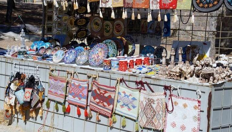 For videresalgsformål koster bruktbutikker litt mer enn hagesalg