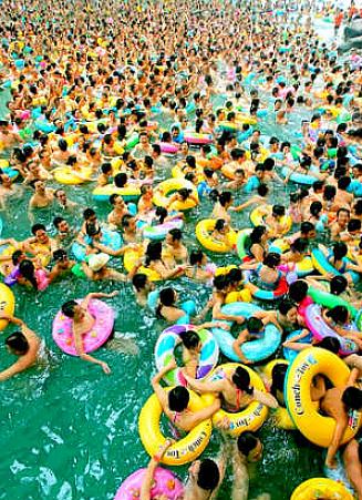 Vil barna ha det bra i boblebadet så lenge en voksen er et sted i nærheten