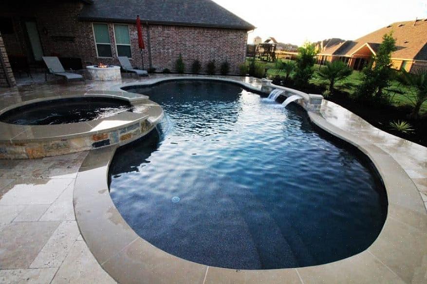 Det første nyreformede svømmebassenget ble designet av landskapsarkitekt Thomas Church i 1948